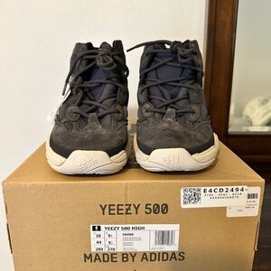 Yeezy 500 sneakers NWT